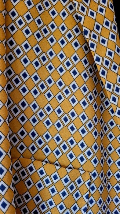 Żółta marynarka w romby