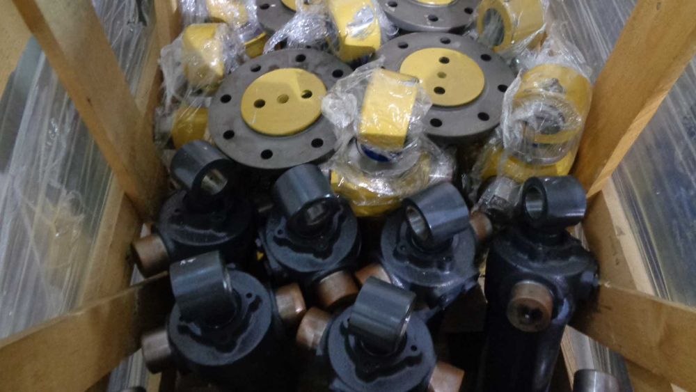 Siłownik obrotu cat 428C 432C nowy