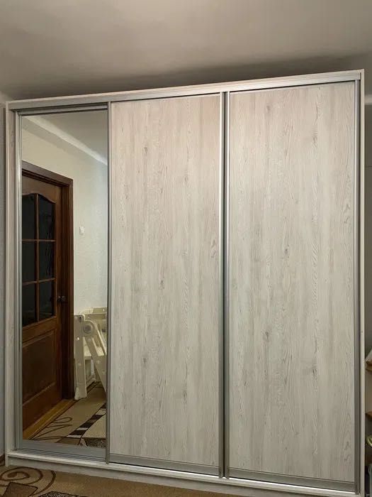 Шафа купе в хорошому стані