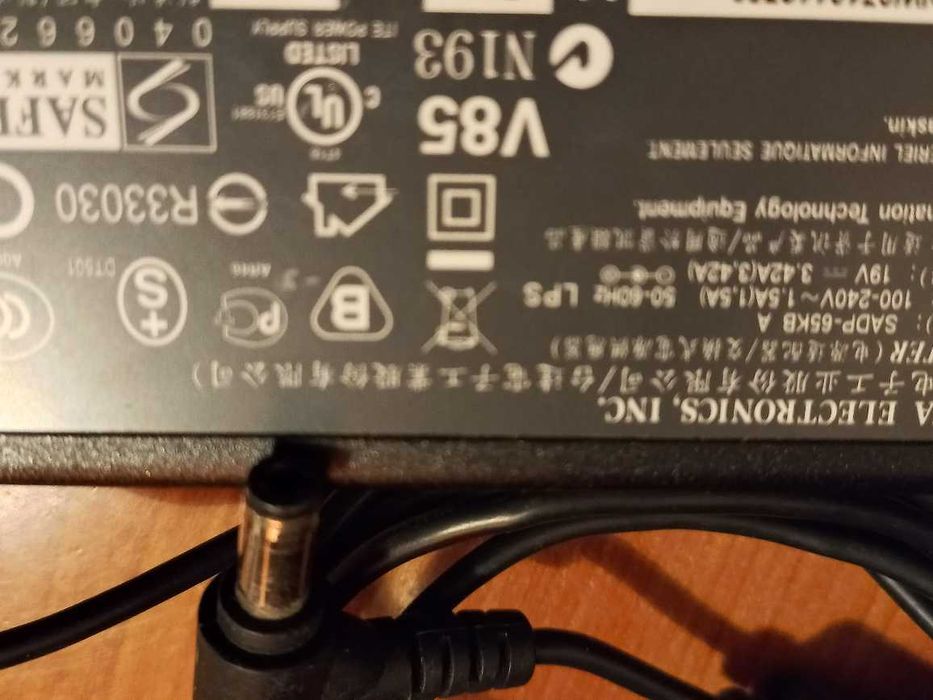 Carregador Toshiba e Asus 19v 3.42A  Modelo SADP-65KB