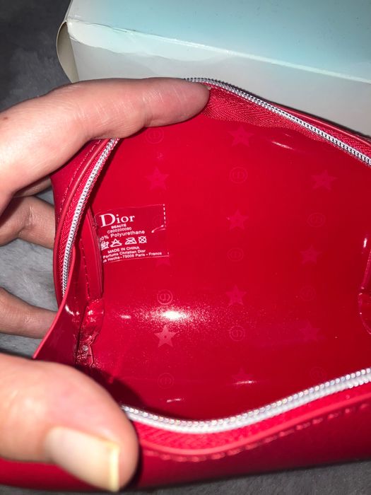 Mała czerwona kosmetyczka Dior