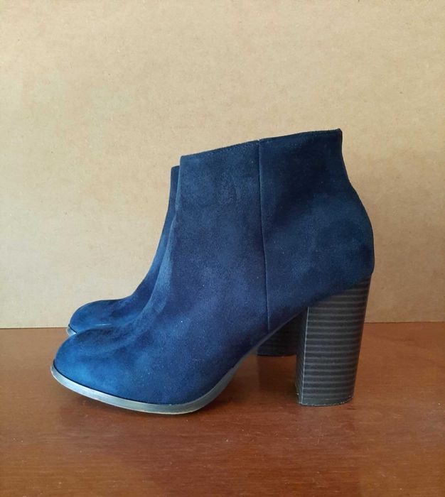 Granatowe botki damskie zamszowe - obcas słupek - rozmiar 39