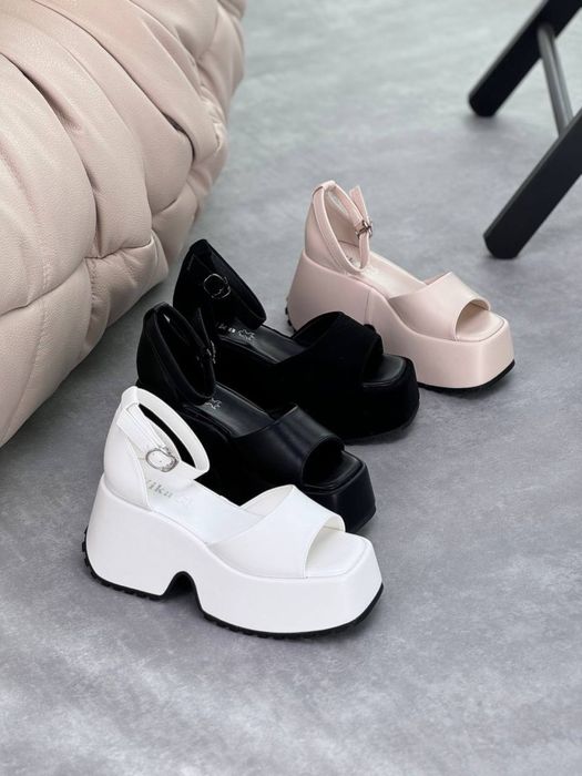 Босоніжки відкриті