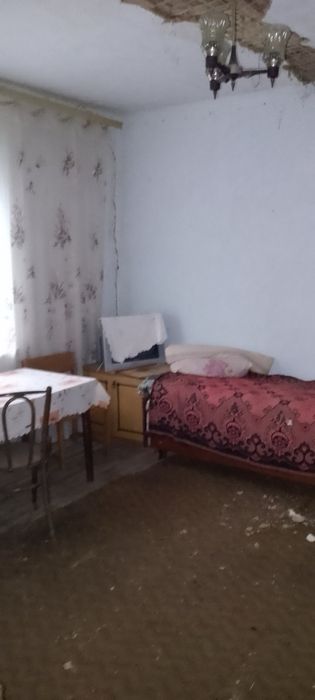 Продається будинок із земельною ділянкою. Прилуцький район, с. Гнідинці