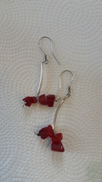 Srebrne kolczyki z koralem grona