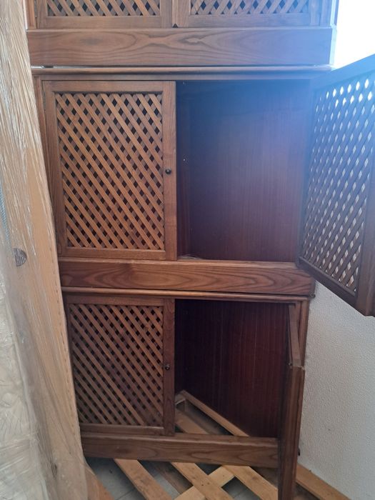 Móveis de madeira de canto