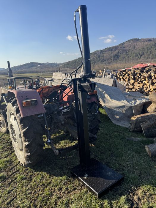 Łuparka pionowa hydrauliczna