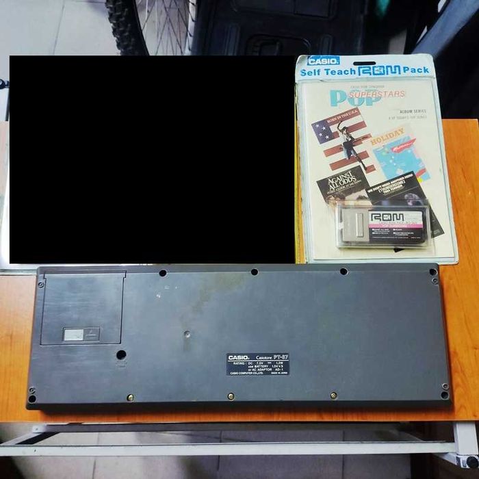 Casio PT‑87 vintage a funcionar com 2 ROM packs Testado