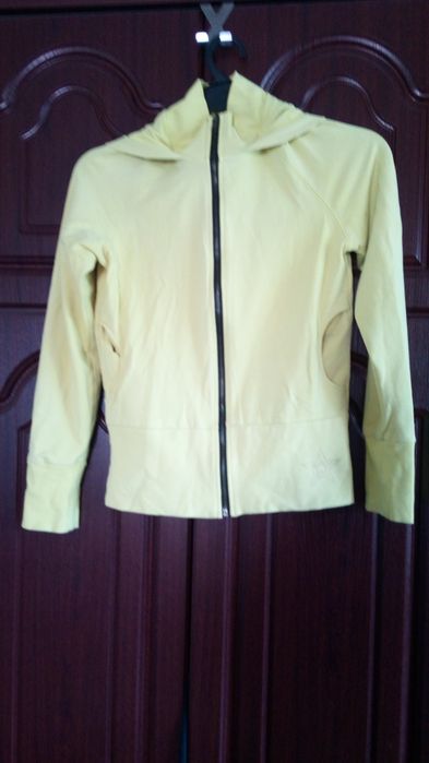 67*. Bluza damska z kapturem rozmiar M firmy Top Secret
