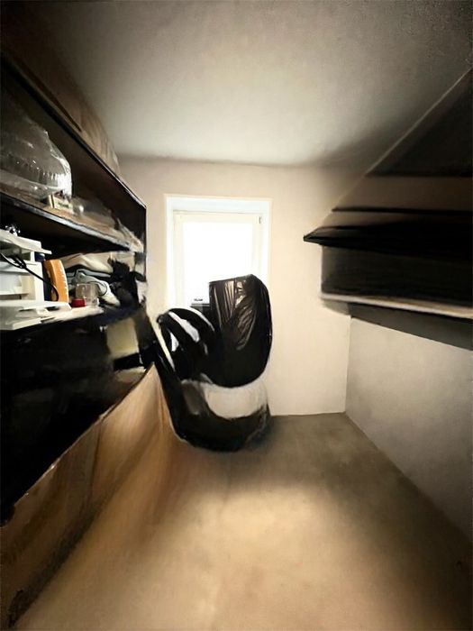 Продам нежитлове приміщення (комора) в новому будинку, вул.Жужоми