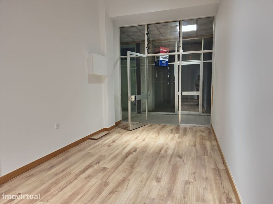 Loja c/ 48m2 CC Rechicho / Braga c/ wc privada e totalmente remodelada