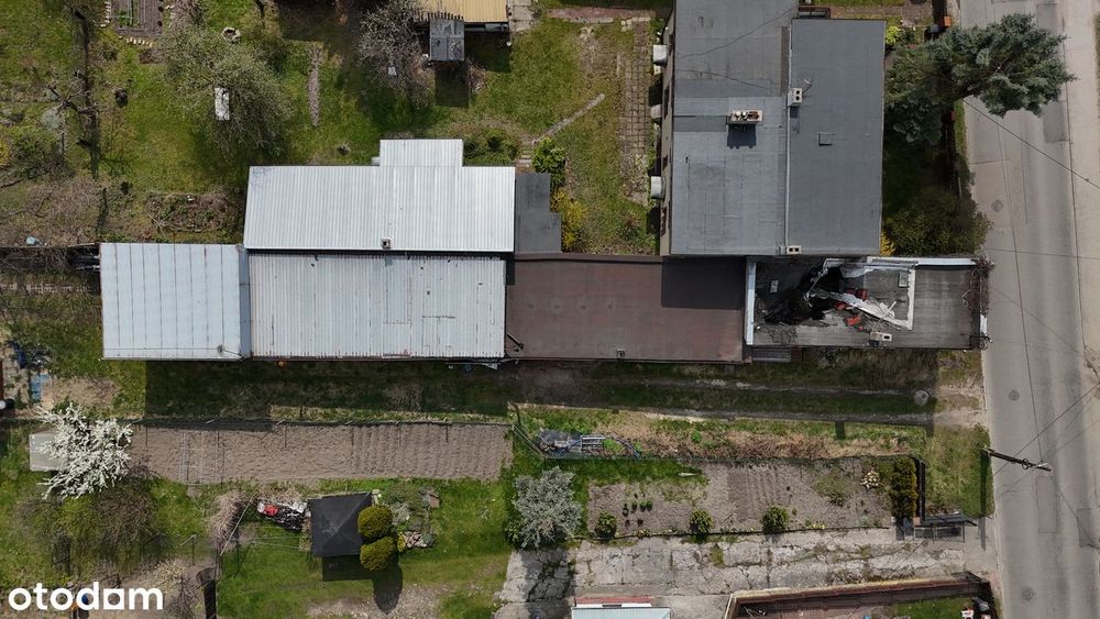 Dom z zabudową gospodarczą i warsztatem - Więcej