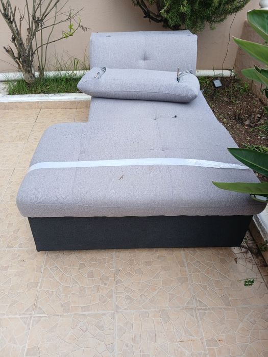 Sofá um parte cinza