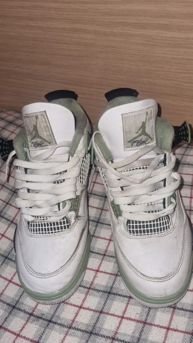Jordana 4 Retro Mid Seafoam