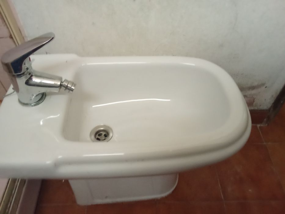 Bidé Roca com torneiras misturadoraa