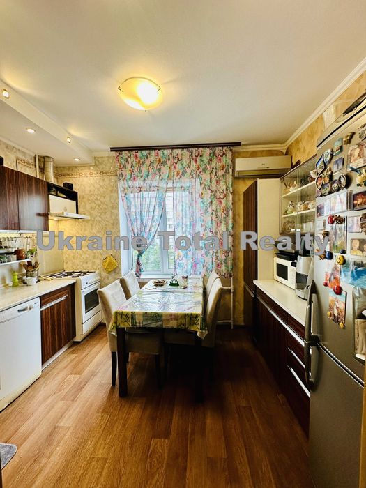 Метро Вирлиця 5хв! 3 кімнатна квартира 73м2! Вулиця Вербицького 34