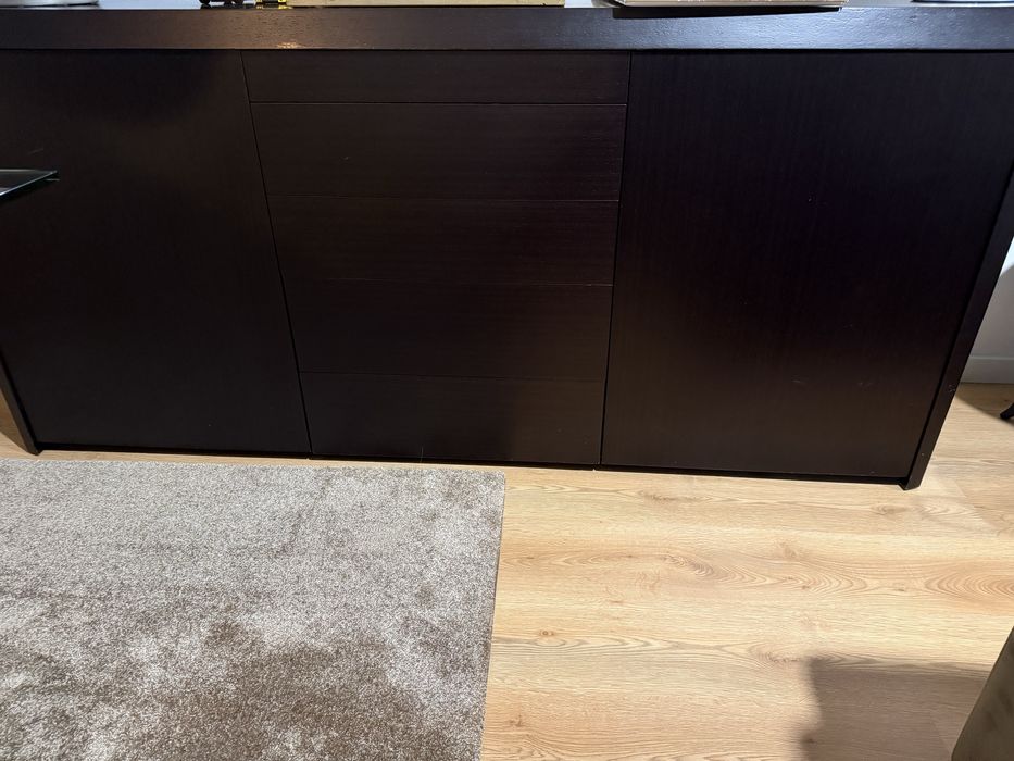 Moveis -aparador e cristaleira em madeira