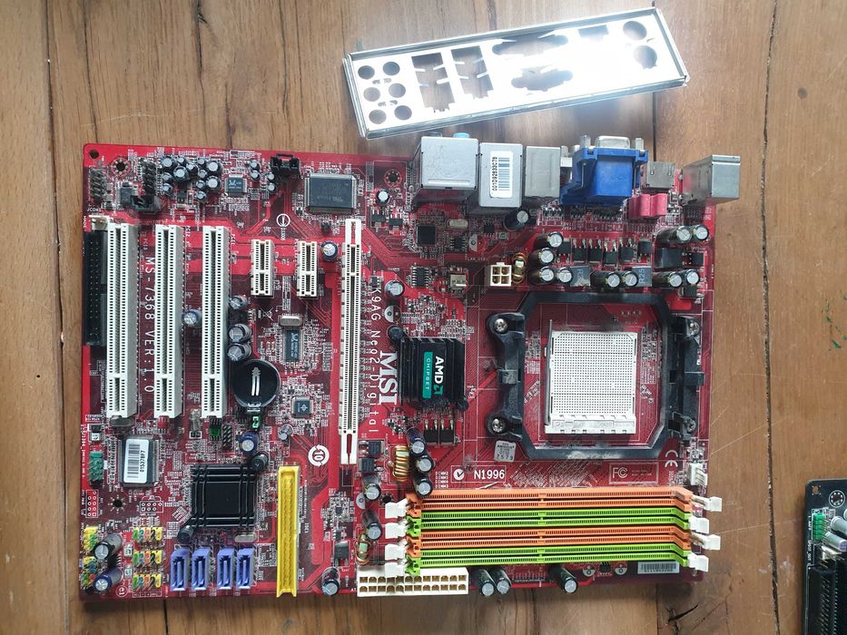 5x uszkodzona płyta główna