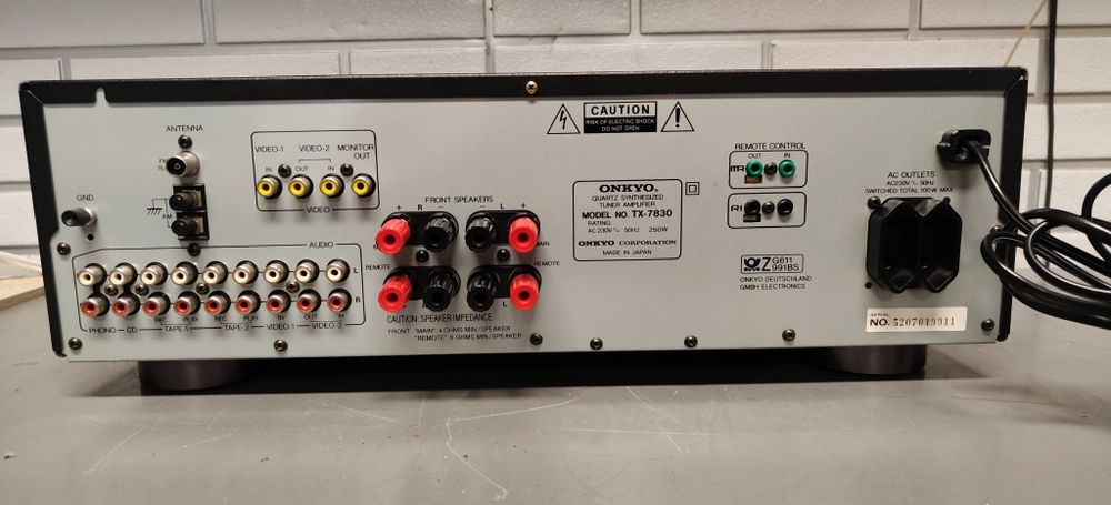 Amplituner ONKYO TX-7830