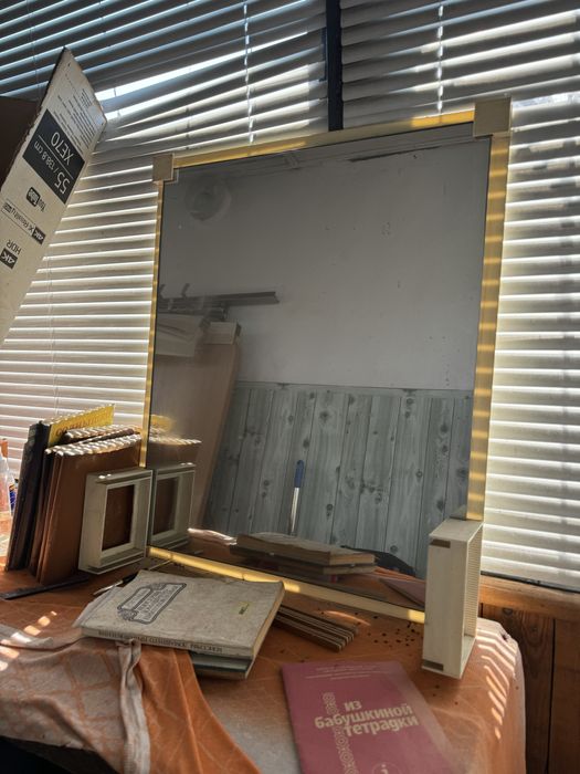 Дзеркало настінне