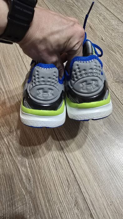 Продам кросівки Under Armor