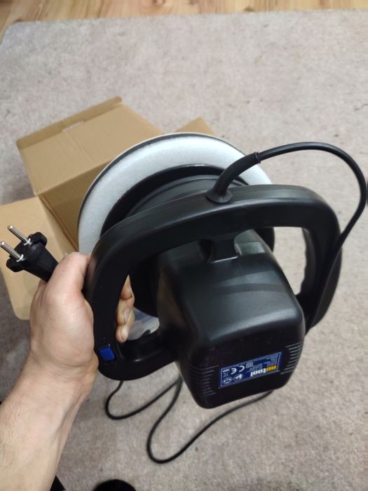 Sprzedam maszynę do polerowania samochodu.