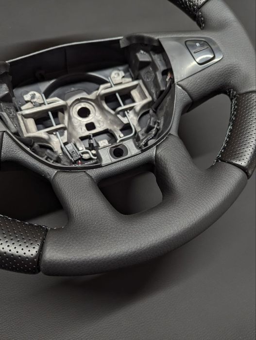 Перетягнуте кермо Opel Vivaro Renault Trafic на обмін