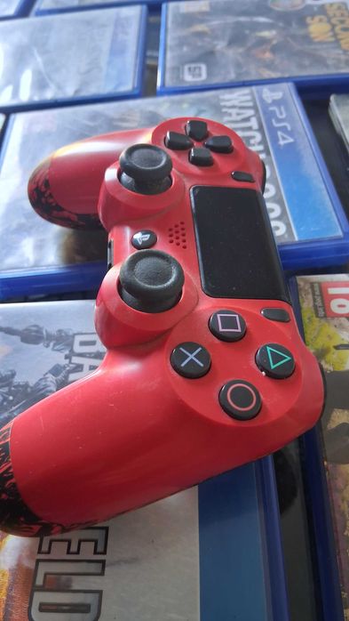 PS4 Pro branca + comando + 30 jogos