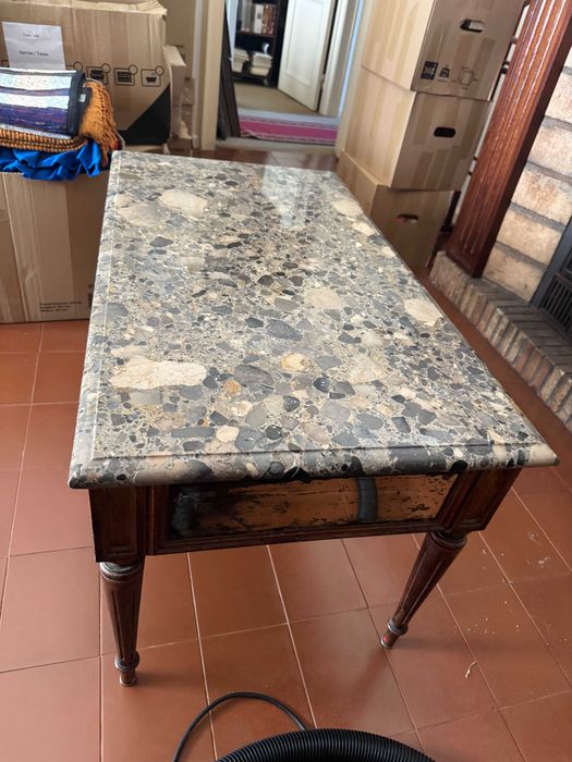 Mesa de sala em madeira dourada, espelhos e pedra Brecha de Santo António