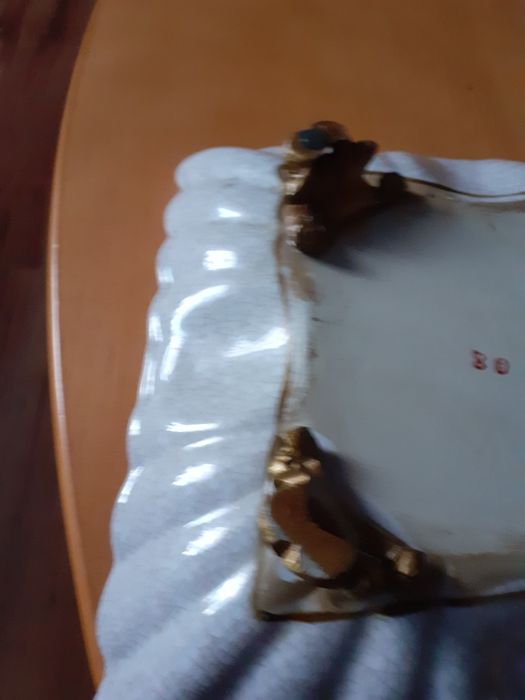 Piekna stara patera szkliwiona o wym.26 cm motyw owocowy na nozkach