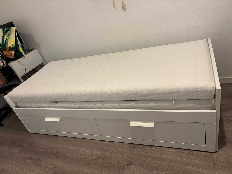 Cama IKEA Brimnes com 2 colchões e capa protetora