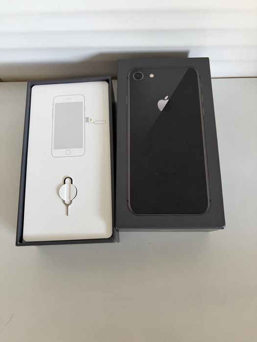 iPhone    8.