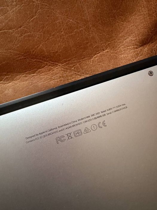 Продам MacBook Air 13" (A1466, 2015) – НЕРОБОЧИЙ / на запчастини