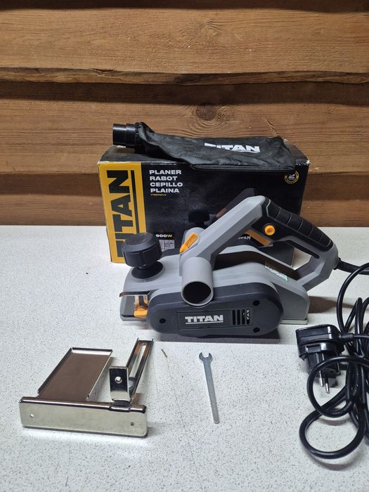 Titan Strug Elektryczny 900W F46