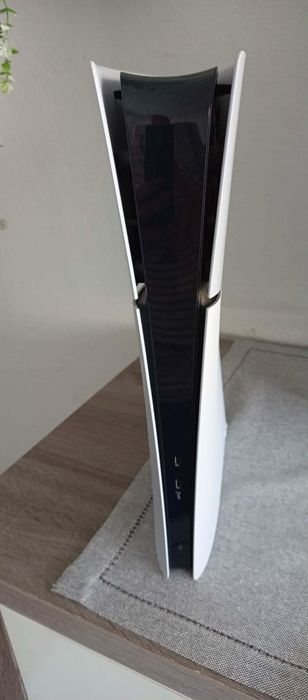 Ps5 com 2 comandos como nova