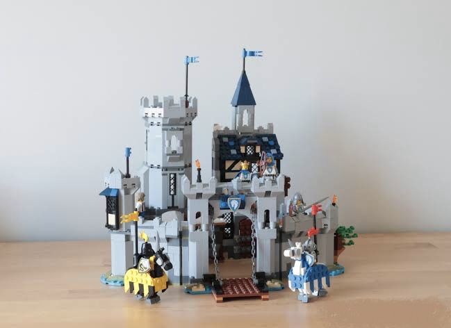 Продам БУ набір lego creator 31168 в ідеальному стані з усіма фігурками,коробкою і інструкціями