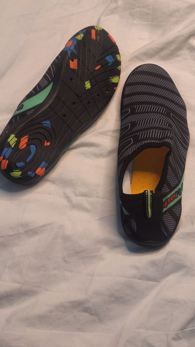 Удобные легкие можно по песку.