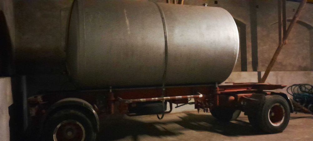 Przyczepa ze zbiornikiem paliwa