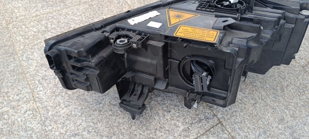 Farol Otica BMW X7 G07 laser