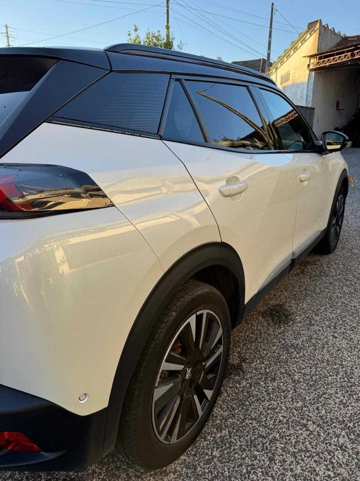 Peugeot e2008 GT branco