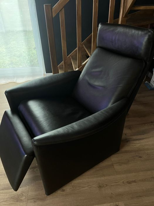 Fotel z prawdziwej skóry z funkcją leżenia. Masywny. Kosztował 899Euro