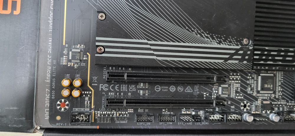 Материнська плата GIGABYTE B650 AORUS ELITE AX