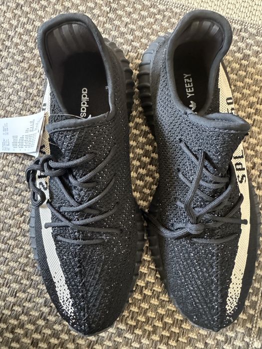 Ténis Yeezy Boost 350 V2