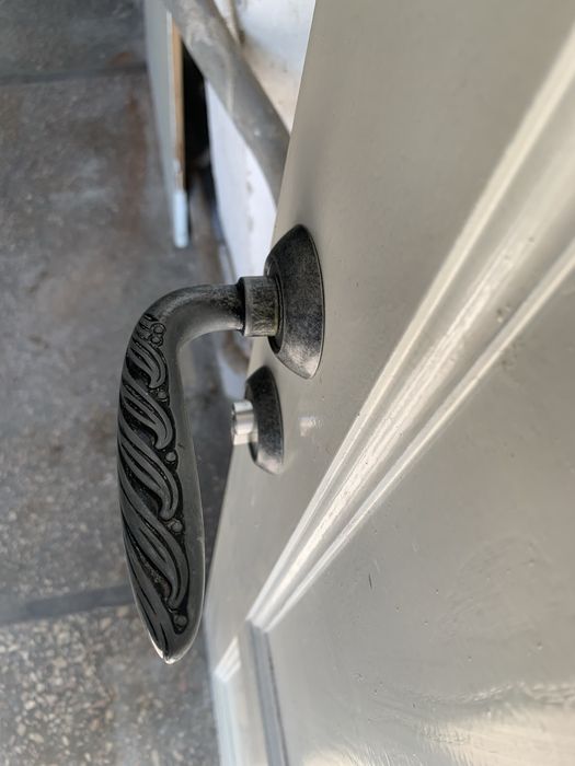 Дверь межкомнатная из масива дерева + комплект ручек