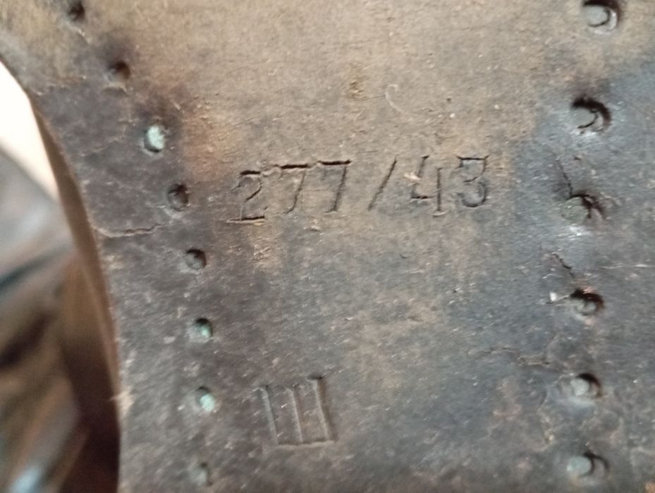 Сапоги хромовые и керзовые. 10 пар. См все фото