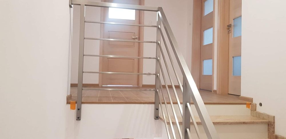 Balustrady ze stali kwasoodpornej-nierdzewnej