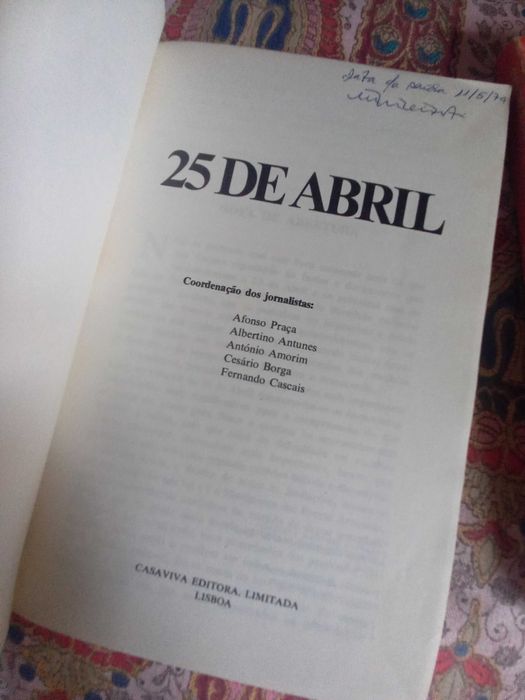 dois livros por 5 euros sobre 25 Abril e General Humberto Delgado