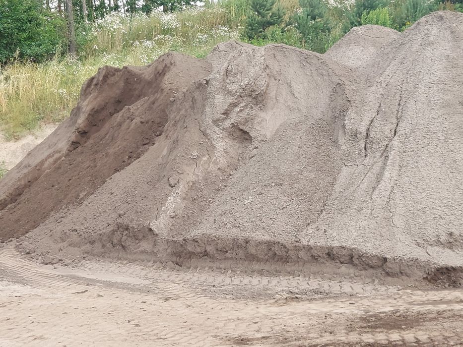 Czarnoziem Gruz betonowy   prace ziemne Piaski transport