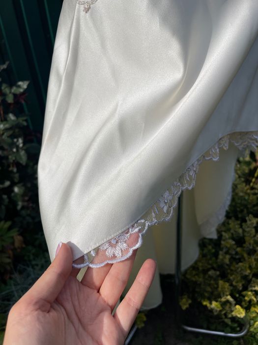 Весільна сукня з корсетом та камінчиками сваровські