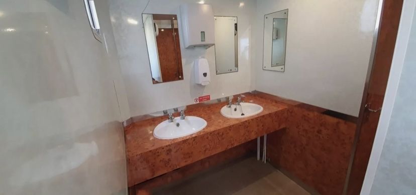 Mercedes Atego мобільний туалет